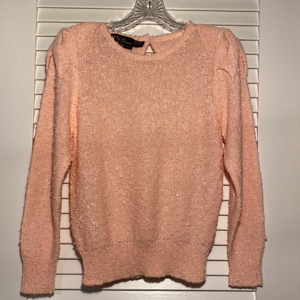 Vtg Sweet nubby pink long sleeve sweater. Leaf designs with pearls on shoulder.